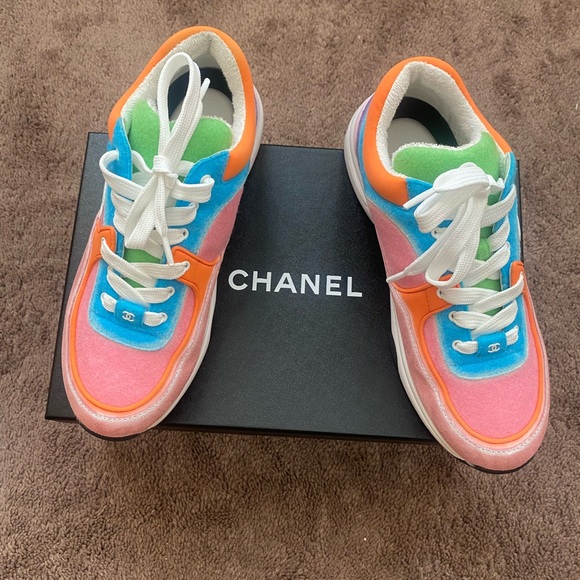 L@@K ! CHANEL MULTI COLOR SNEAKER SZ 40 - Picture 1 of 8